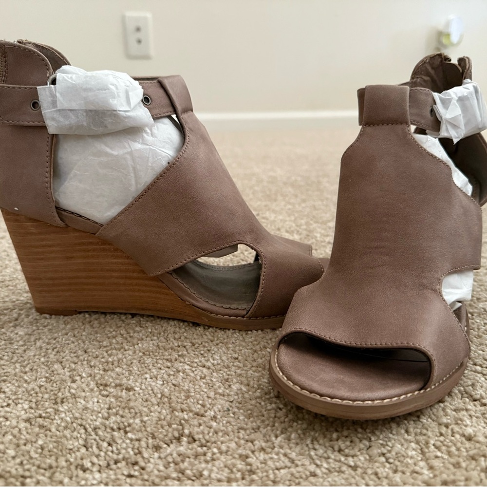 Wedge heels